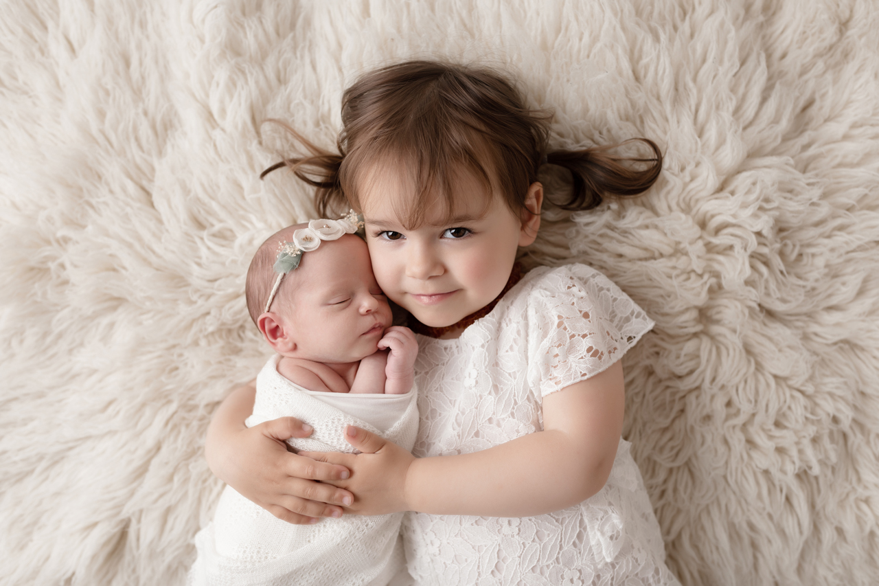 Photo nouveau-né avec sa grande soeur
